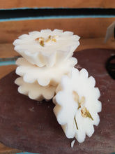 Load image into Gallery viewer, Gardenia Luxury Wax Tarts
